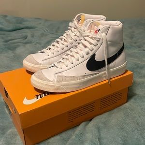 Size US 9. Women’s Nike High Top Blazers